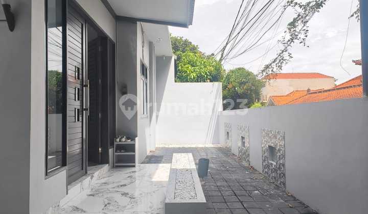 Ready to Live House with Private Pool, 3 Bedrooms, Strategic Location in Jimbaran 2