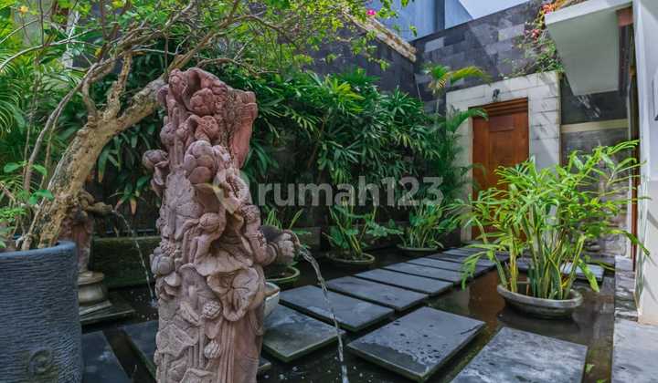 FOR SALE VILLA READY UNIT FURNISHED WALKING GO TO BEACH SEMINYAK 