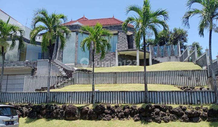 tampak depan rumah mewah teras ayung super