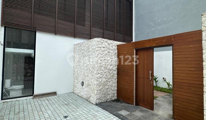 VILLA SIAP HUNI NEW 3 BR ONE GATE VIEW JUNGLE LOKASI  NUSA DUA 