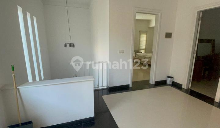 FOR RENT RUMAH FULLY FURNIHSED  SUPER NYAMAN 5BR LOKASI STARTEGIS RENON 2
