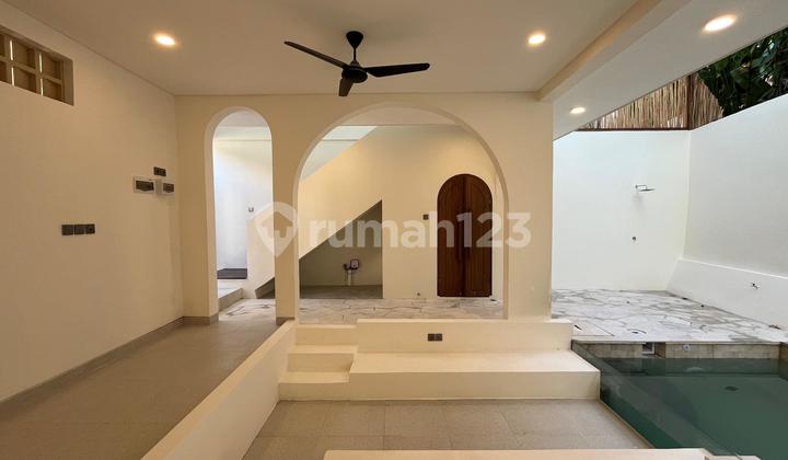 VILLA NEW 2 BR SANTORINI STYLE BEST INVESTMEN BEST LOKASI PUSAT CANGGU