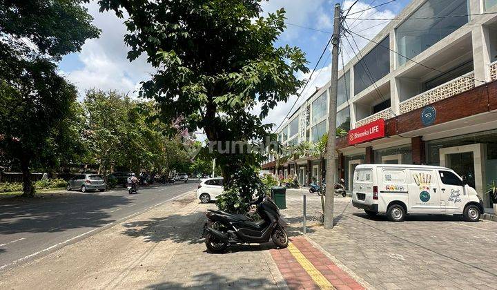 Strategic Shophouse Ready to Occupy Suitable for Business in Central Renon Area 2