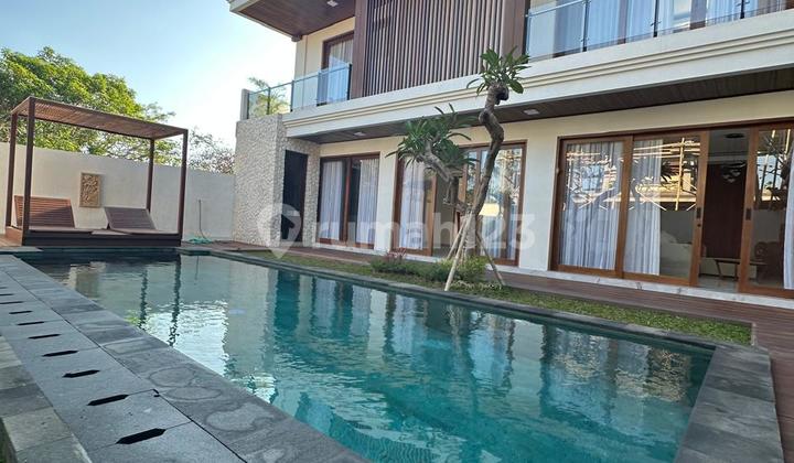 Villa Baru dengan Pemandangan Laut dan Atap di Sawangan Nusa Dua, Lengkap dengan Perabotan
