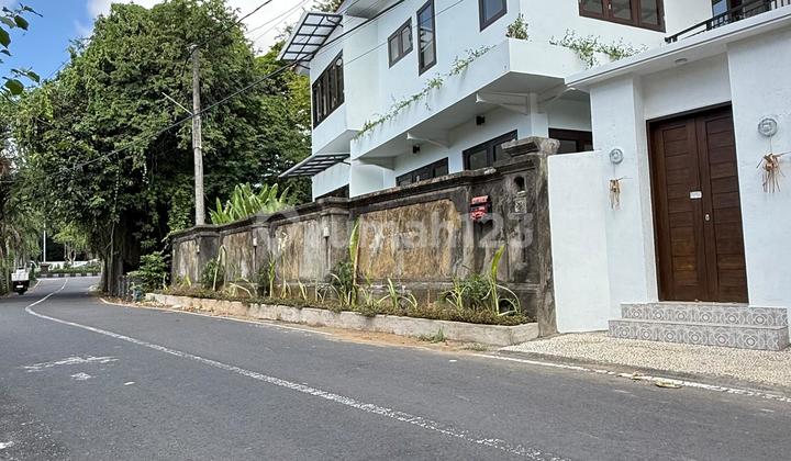 NICE HOUSE 3BR READY TO OCCUPY STRATEGIC LOCATION NEAR MAIN ROAD JIMBARAN NICE HOUSE 3BR READY TO OCCUPY STRATEGIC LOCATION NEAR MAIN ROAD JIMBARAN
