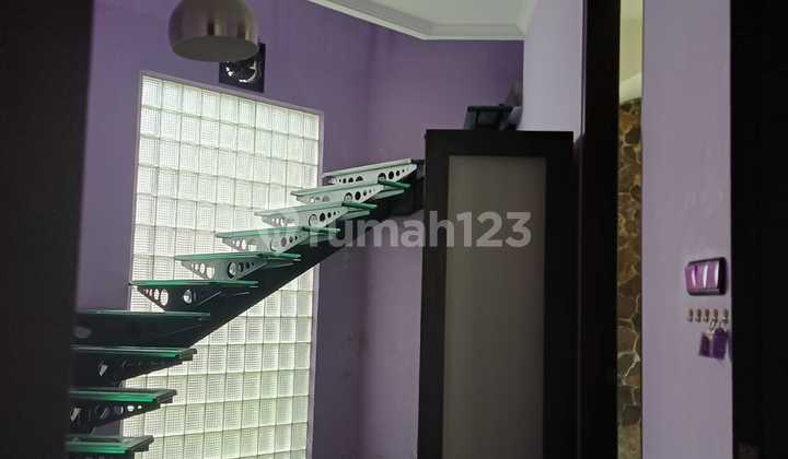 kamar tidur rumah mewah teras ayung super