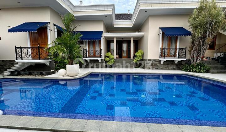 Good American Classic House Good American Classic House