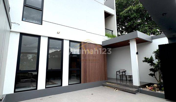 MILIKI RUMAH 2 LANTAI SIAP HUNI FREE FURNISH DEKAT UII JOGJA 1