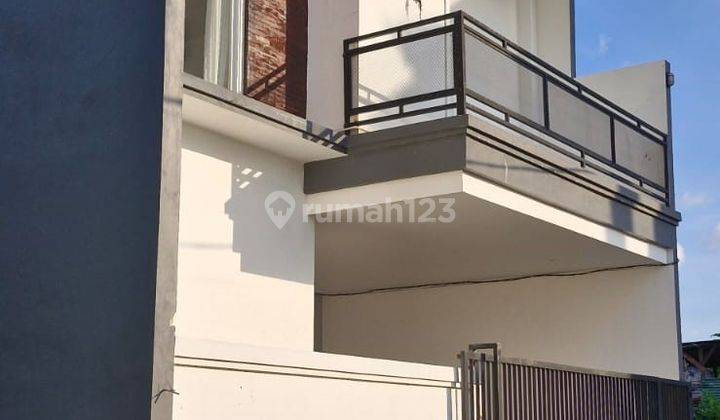 2-Storey Ready-to-Occupy House with Access Near Jl Bypass Ngurah Rai 1