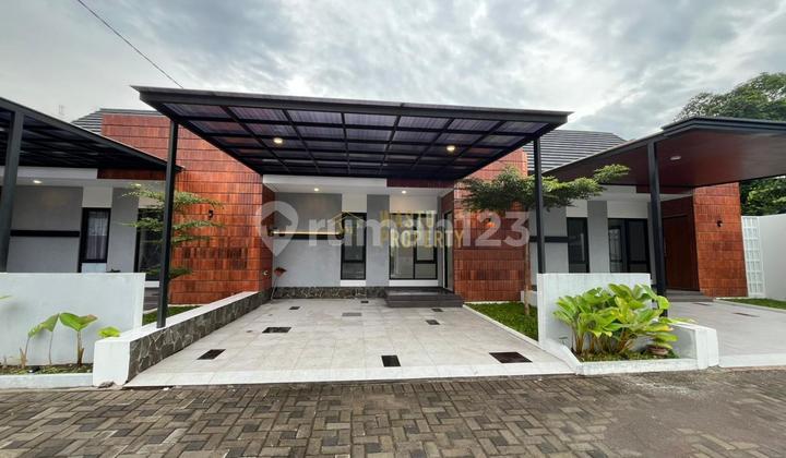 Rumah Terbaik 1 Lantai di Mlati Sleman, 2 Carport SHM Aman! Rumah Terbaik 1 Lantai di Mlati Sleman, 2 Carport SHM Aman!
