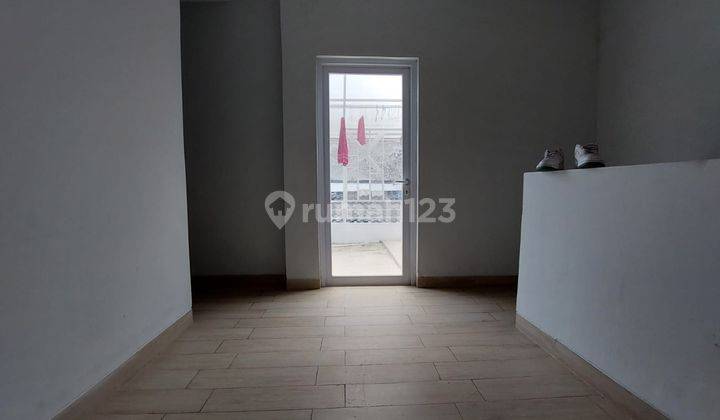 Rumah 2 Lantai Baru Furnished SHM di Depok, Yogyakarta 4