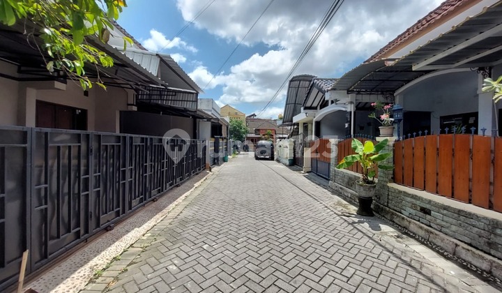 Rumah 2 Lantai Baru Furnished SHM di Depok, Yogyakarta 9