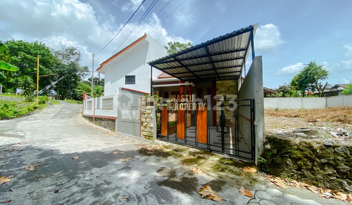 Rumah Mewah Tanah Luas di Maguwoharjo Sleman SHM
