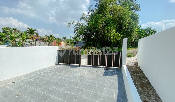 Ready-to-Live House, Spacious Land in Maguwoharjo Sleman 2
