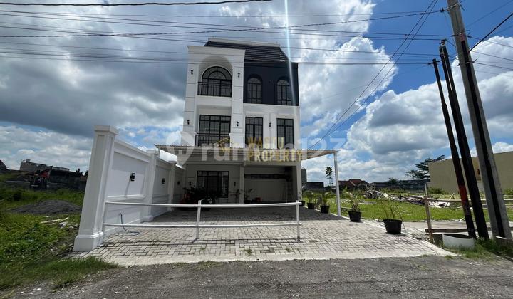 Luxury Boarding House with 34 Rooms, 4 Floors in Seturan, Jogja 1