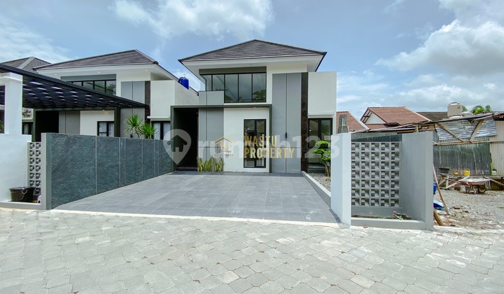 Best Ready-to-Occupy House in Ngaglik, Open Space