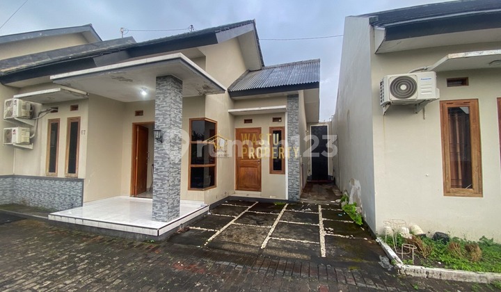 Strategic House Near UGM Campus, Negotiable Until Deal 2