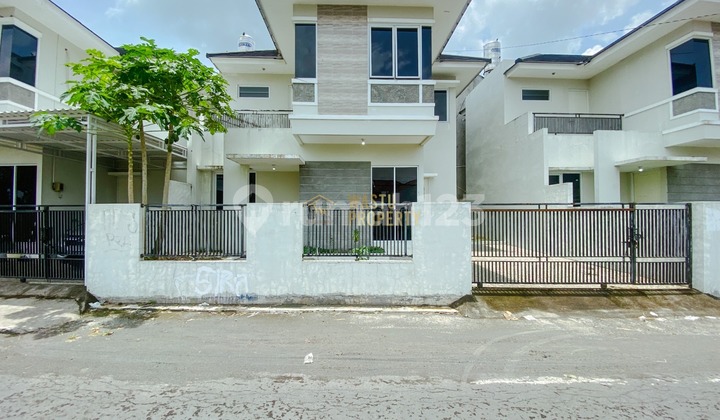 Rumah 2 Lantai Siap Huni Dekat Jalan Jogja Solo