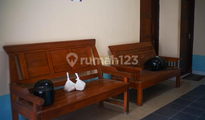 Boarding House and Business Place 10 Meters from UII Jakal Campus 2