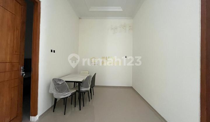 Ready-to-Occupy House with Spacious Parking in Besi Jangkang, Near School Access