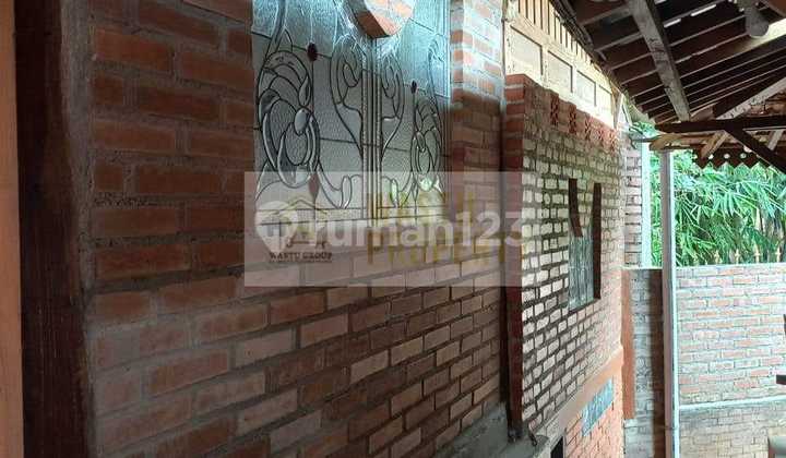 JOGLO VIEW RICE FIELDS IN MOYUDAN SLEMAN, NEAR GODEAN MARKET