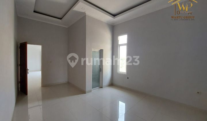 VILLA TANAH LUAS DI MAGELANG KOTA, PARKIRAN LUAS 2