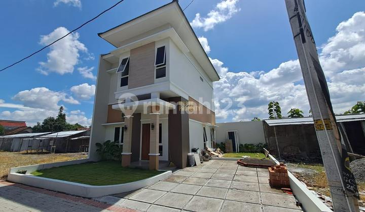 2-Story House One Gate, 12 Minutes to Jogja Monument City 2