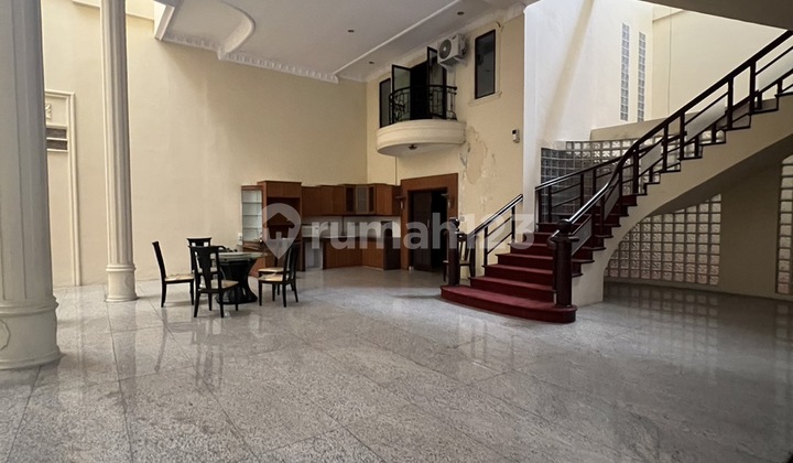 Disewakan Rumah Komplek di kawasan Polonia 2