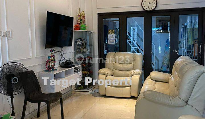 Rumah Bagus di Raffles Hills, Jakarta Timur 6