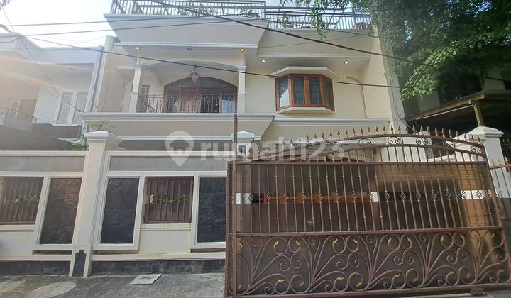 Nice House in Sunter, Great Location for 3 Cars Wide Road