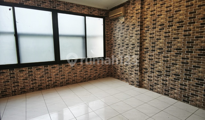 3-Storey Shop House in Ruko Plaza Harmoni Complex 2