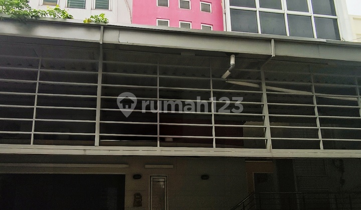 3.5-Story House in Sunter Including Land Calculation