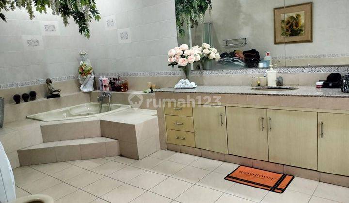 Rumah Sunter 300m² Lokasi Oke Siap Huni 2