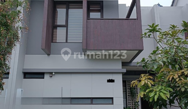 Rumah 2 Lantai di Cluster Flora Summarecon