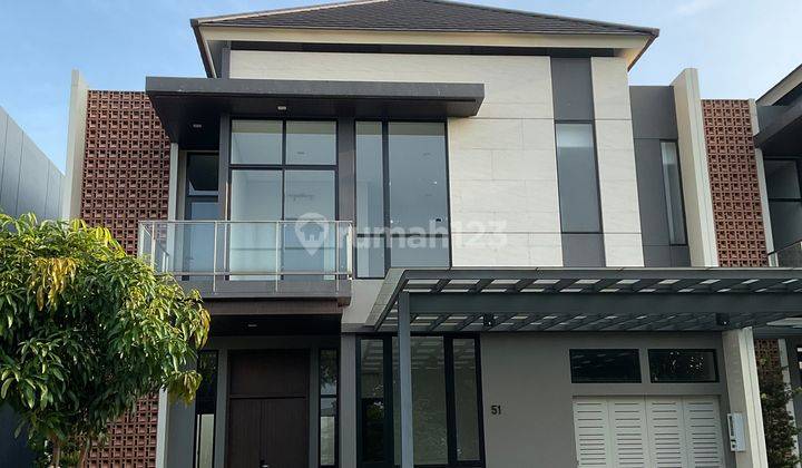 Rumah Minimalis Modern di Summarecon Cluster Emily View Danau, Bandung 1