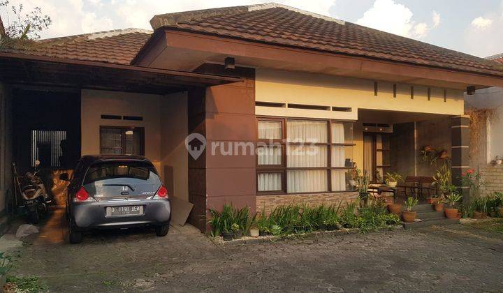 Rumah Asri Semi Furnished di Sayap Pasteur Bandung 1