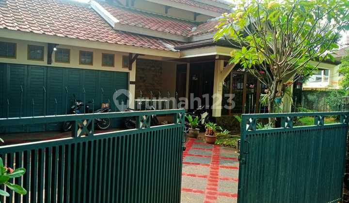 Luxurious Asri House in Arcamanik Area, Bandung Luxurious Asri House in Arcamanik Area, Bandung