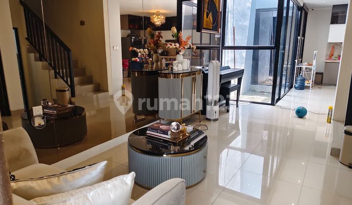Rumah Asri Semi Furnished di Summarecon Cluster Dayana 1