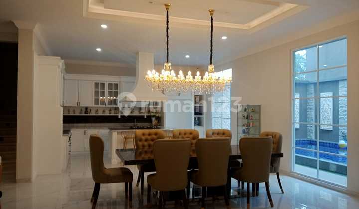 Rumah Lux Modern Ada Kolam Renang di Gegerkalong, Bandung 