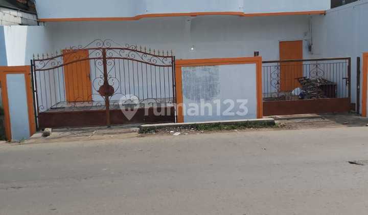 Mainroad 2.5-Story House in Gedebage Wing, Bandung