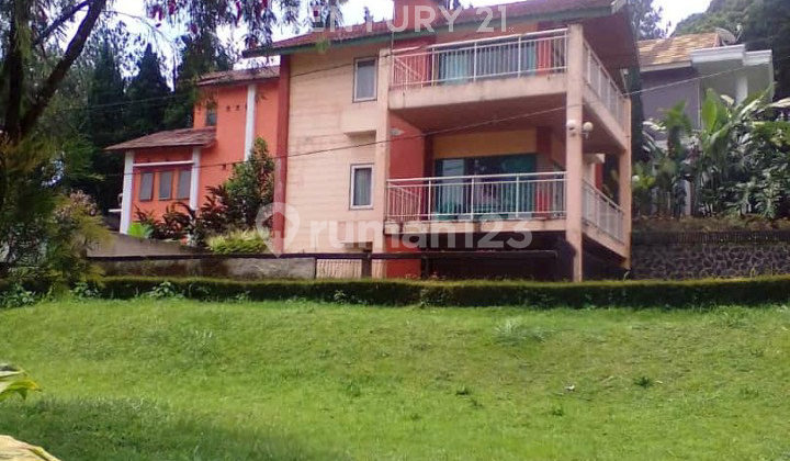Rumah Villa di Villa Istana Bunga Parongpong Lembang Bandung