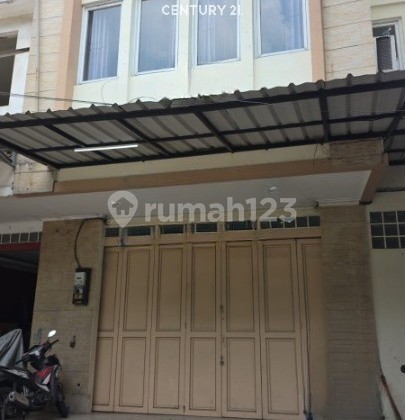 Strategic 4-Story Ruko on Otista Main Road, Bandung 1