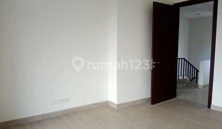 Rumah Bagus Terawat 2 Lantai di Podomoro Park, Bandung 2