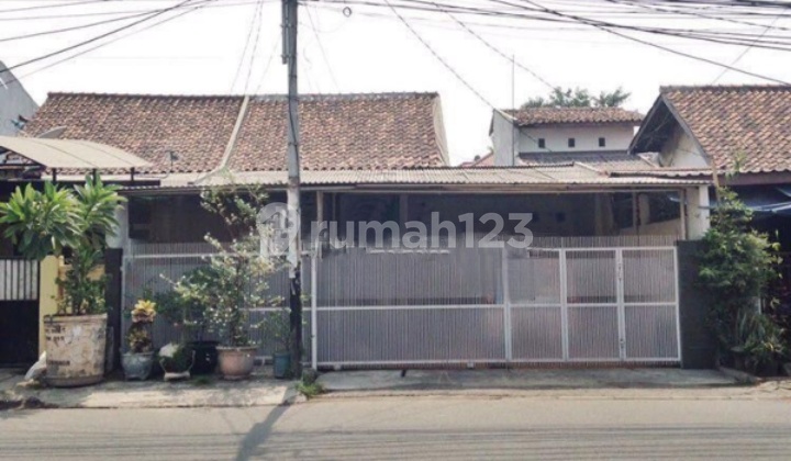 For Sale Well-Maintained And Move-In Ready House In Rawamangun