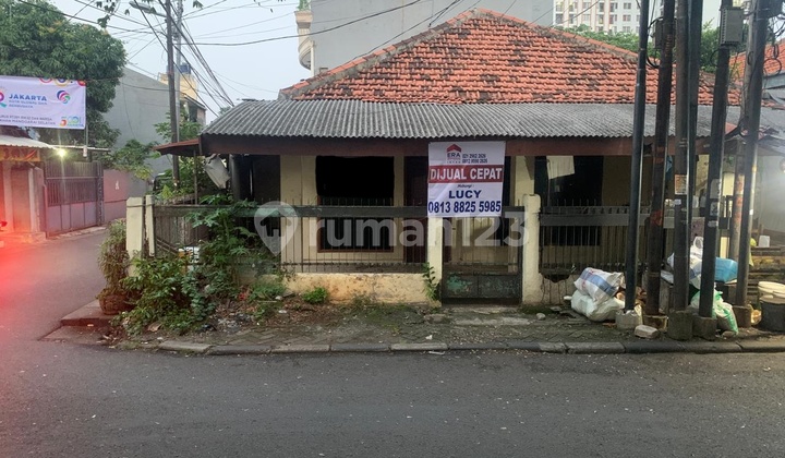 Dijual Rumah Bangunan Tua Hitung Tanah Di Tebet Jakarta Selatan