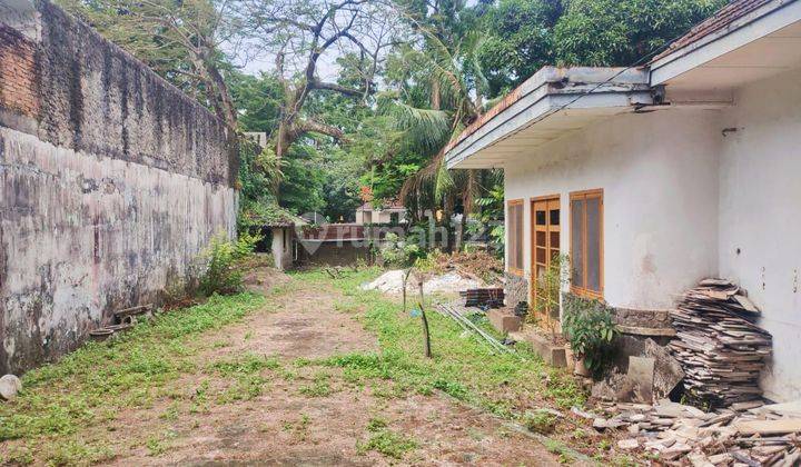 VILLA DENGAN HALAMAN LUAS DI PINGGIR JALAN UTAMA HAJI MISBAH 2