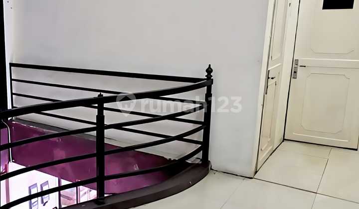 Ready-to-use business shophouse located on the roadside of Asia Street. Ready-to-use business shophouse located on the roadside of Asia Street.