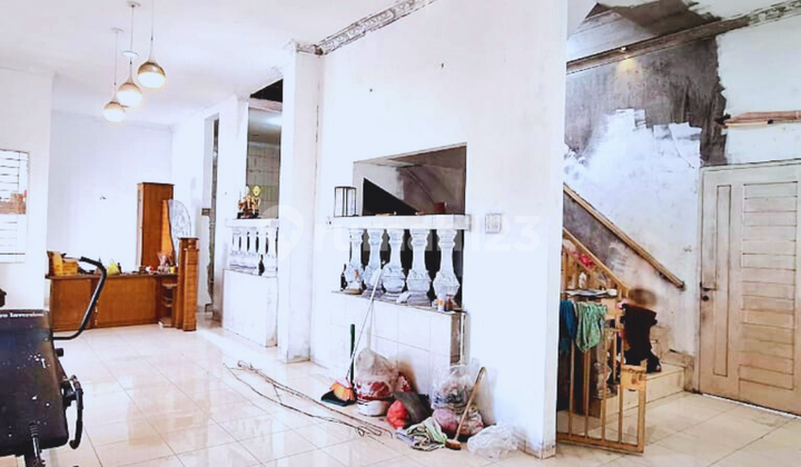 Wide house in the pine area on Jalan Pancing 1.