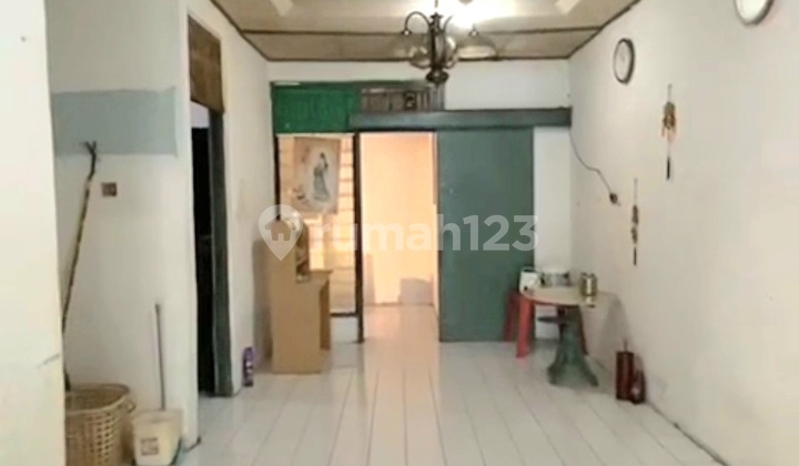 Rumah Dalam Komplek Jalan Villa Regency 2 Tangerang