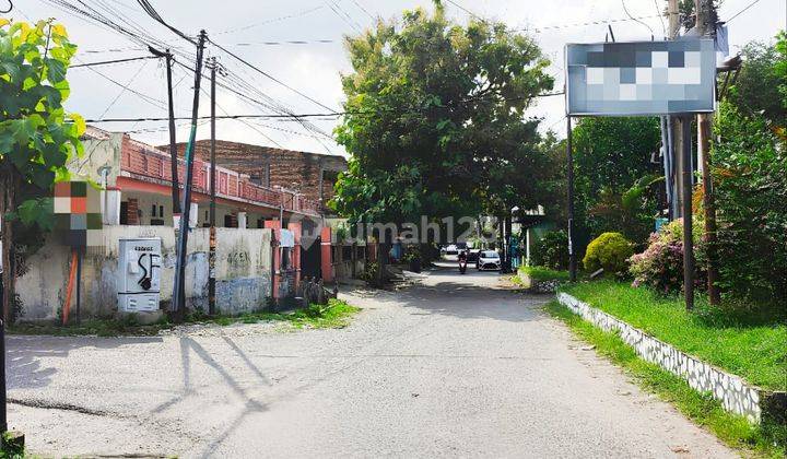 RUMAH HALAMAN LUAS DI PINGGIR JALAN POSISI HOOK DI SM RAJA 1